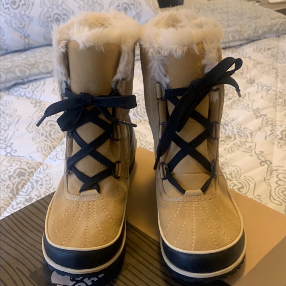 Sorel Tan Winter Boots with Black Laces